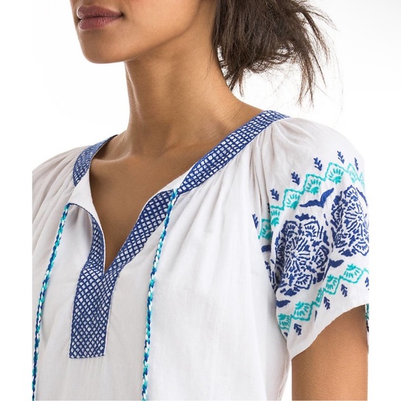 Vineyard Vines Dresses & Skirts - Vineyard Vines Medallion Popover White & Blue Dress Size XSmall